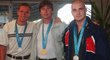 2000. Po příletu z olympiády v Sydney pózoval desetibojař Roman Šebrle se stříbrem, zlatý Jan Železný a stříbrný boxer Rudolf Kraj.