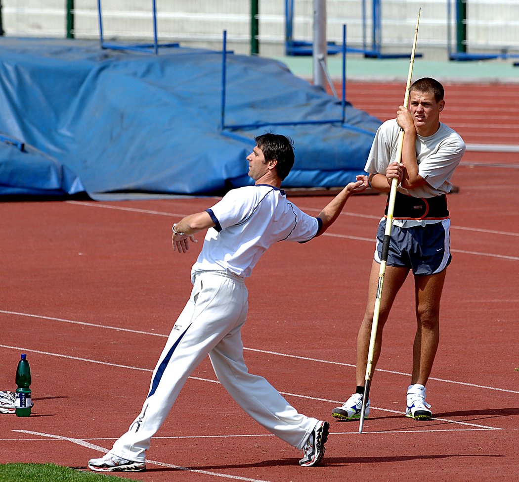 2007. Jan Železný už jako oštěpařský trenér s Petrem Frydrychem.