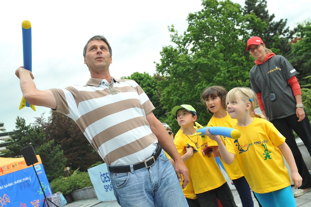 2010. Jan Železný na akci Atletika pro děti.