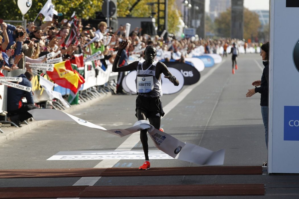 Dennis Kimetto vytvořil nový světový rekord v maratonu