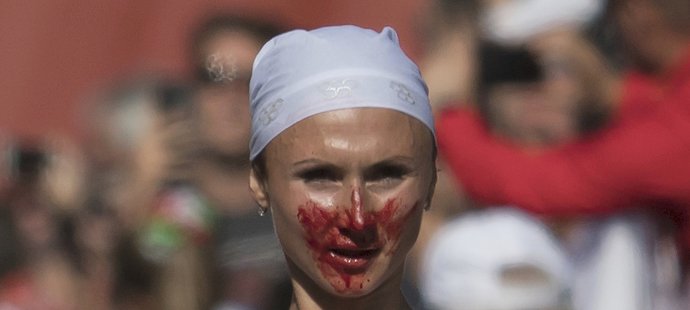 Volha Mazuronaková na trati maratonu bojovala s masivním krvácením z nosu