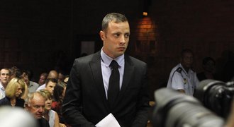 Zabil přítelkyni, soud ho šetří! Pistorius může běhat v cizině