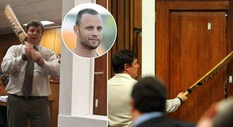 Soud prokázal první Pistoriusovu lež! Když mlátil pálkou do dveří, neměl protézy