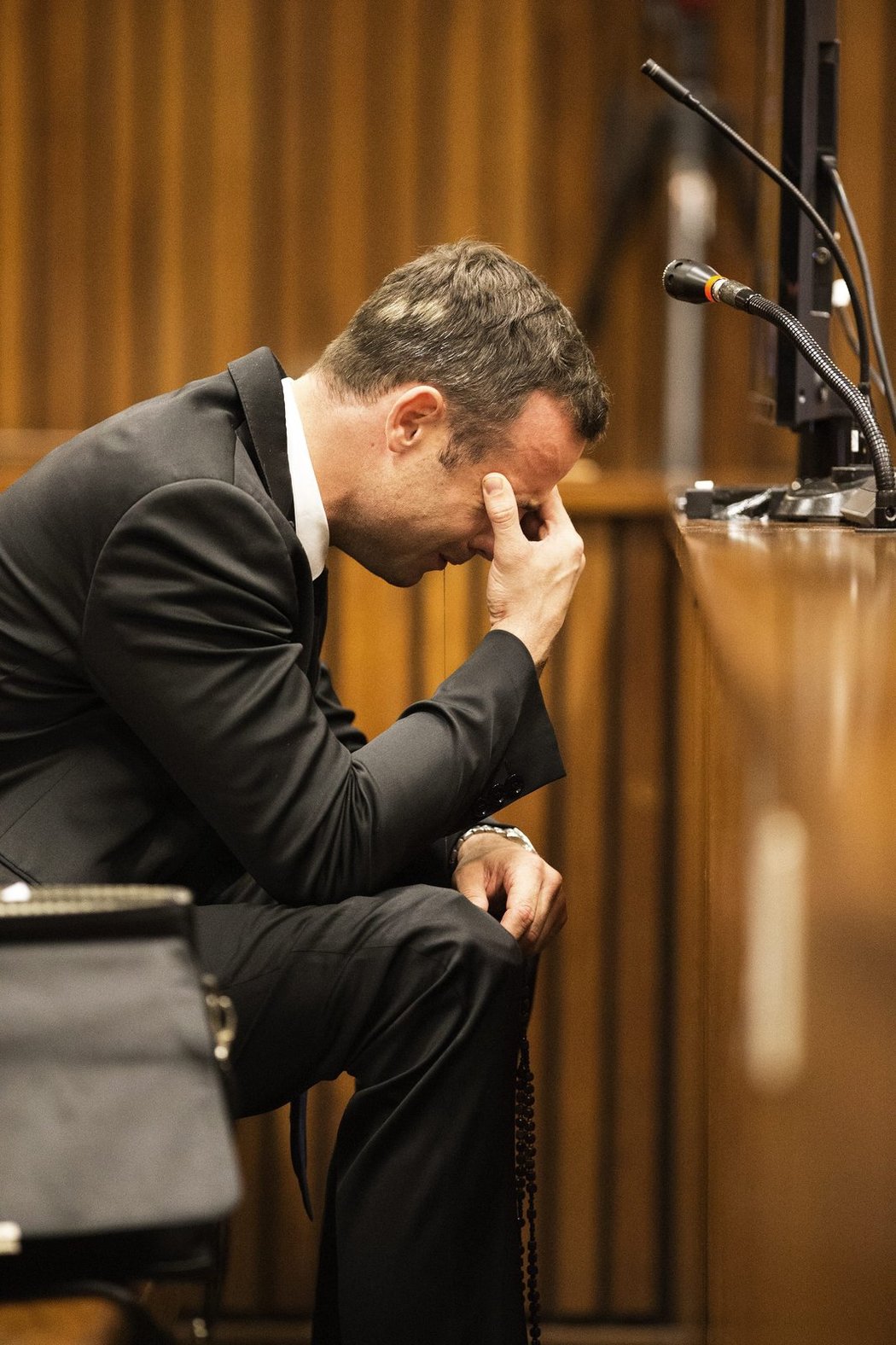 Zdrcený Oscar Pistorius přižil v soudní síni nejemotivnější den.