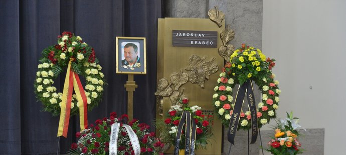 Rozloučení s Jaroslavem Brabcem ve strašnickém krematoriu.
