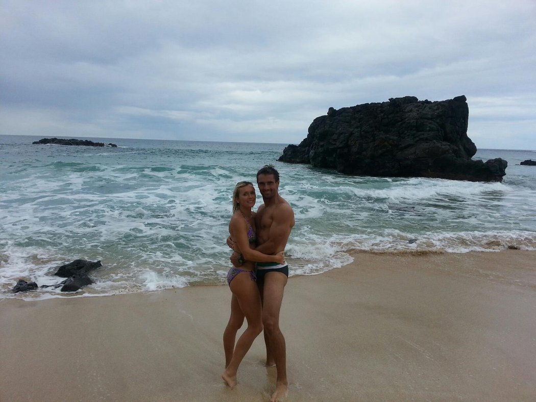 S manželkou Evou Roman zapózoval na pláži.
