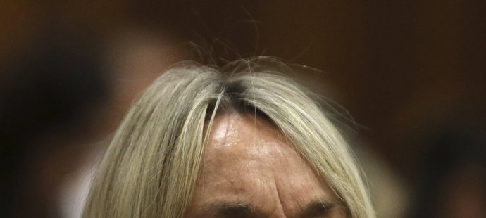 Výslechu Oscara Pistoriuse přihlíží i matka jeho zastřelené přítelkyně June Steenkampová