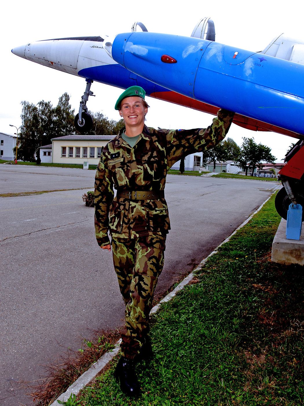 2006. Barbora Špotáková během vojenského přijímače v Přerově.