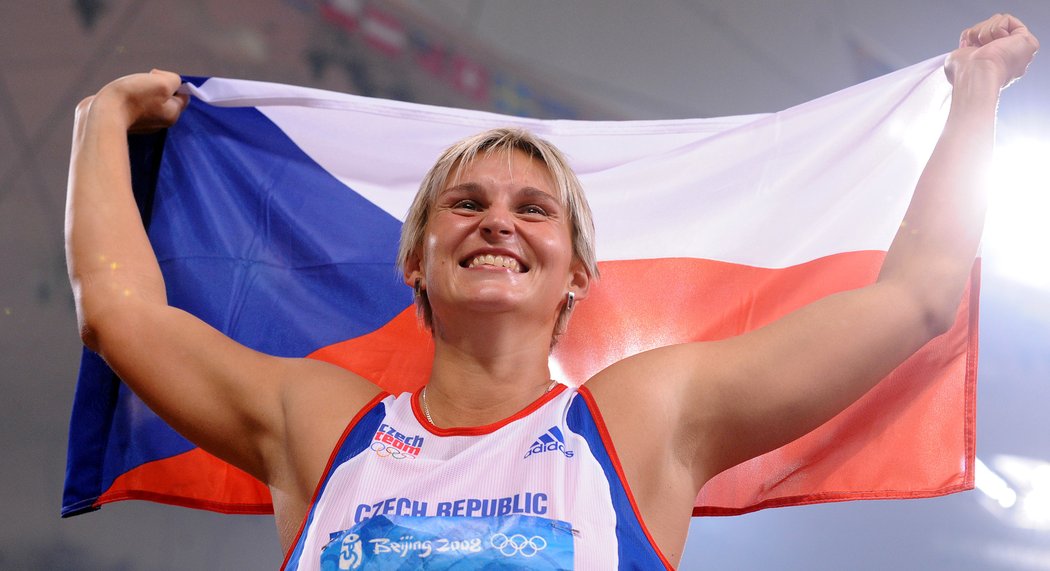 2008. Vrcholný moment. V dramatickém závodě na olympiádě v Pekingu získala Barbora Špotáková zlato.