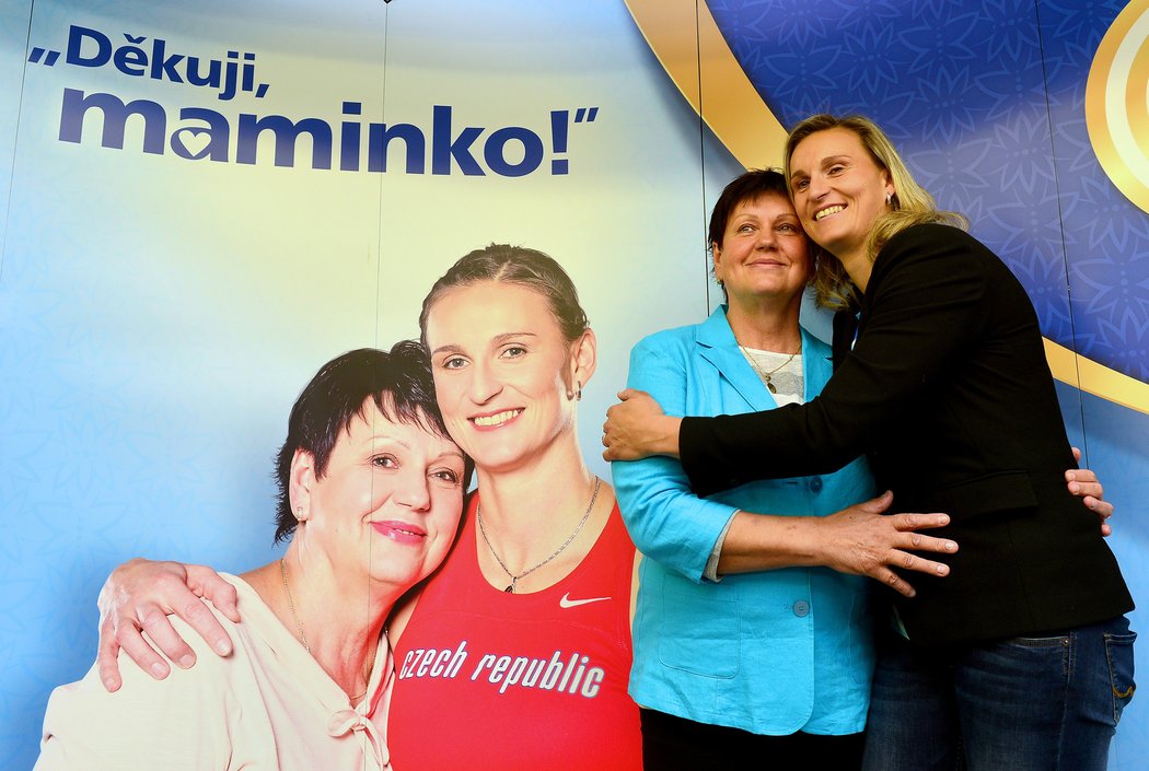 2016. Na akci Děkuji, maminko dorazila Barbora Špotáková s maminkou Ludmilou.
