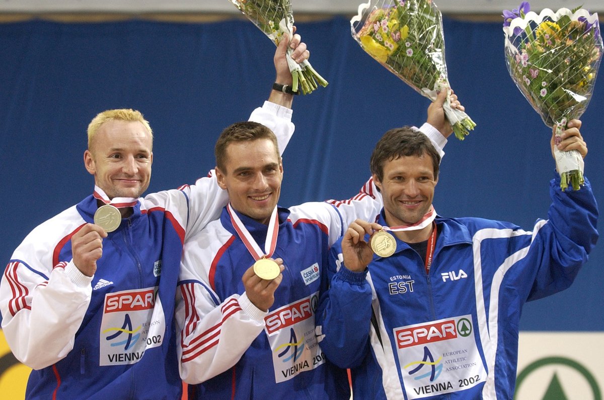 2002. Halové ME ve Vídni. Zlatý Roman Šebrle, stříbrný Tomáš Dvořák a bronzový Erki Nool.