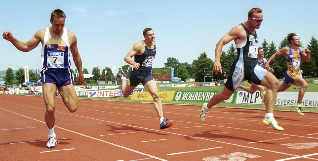 2000. Tradiční desetiboj v Götzisu. Tomáš Dvořák finišuje ve sprintu na 100 metrů.