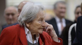 Dana Zátopková (94) zůstává po operaci na ARO: Strach lékařů o srdíčko!