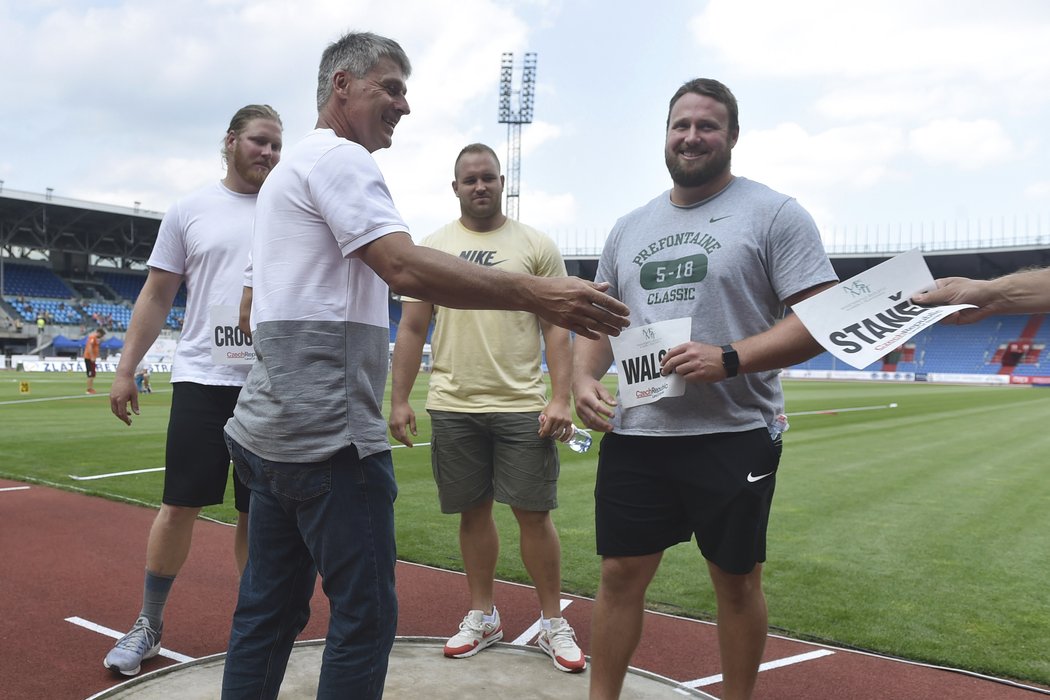 Bývalý oštěpař a ředitel mítinku Zlatá tretra Jan Železný se zapojil do závodu s koulaři