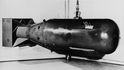 75 let od svržení bomb na Hirošimu a Nagasaki 6. srpna roku 1945 svrhl letoun Enola Gay atomovou bombu Little Boy na japonské město Hirošima. O pouhé tři dny později, tedy 9. srpna, dopadla atomová bomba Fat Man na město Nagasaki. 75 let od svržení bomb na Hirošimu a Nagasaki 6. srpna roku 1945 svrhl letoun Enola Gay atomovou bombu Little Boy na japonské město Hirošima. O pouhé tři dny později, tedy 9. srpna, dopadla atomová bomba Fat Man na město Nagasaki.