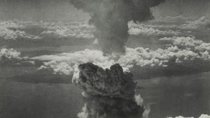75 let od svržení bomb na Hirošimu a Nagasaki 6. srpna roku 1945 svrhl letoun Enola Gay atomovou bombu Little Boy na japonské město Hirošima. O pouhé tři dny později, tedy 9. srpna, dopadla atomová bomba Fat Man na město Nagasaki.