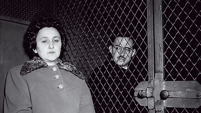 Atomoví špióni Rosenbergovi krátce před závěrečným soudem