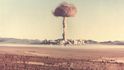 Pokusy jaderných zbraní na kolorovaných fotografiích pocházejí převážně z USA.