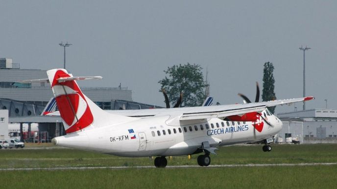ATR-42 ČSA přistává v Praze
