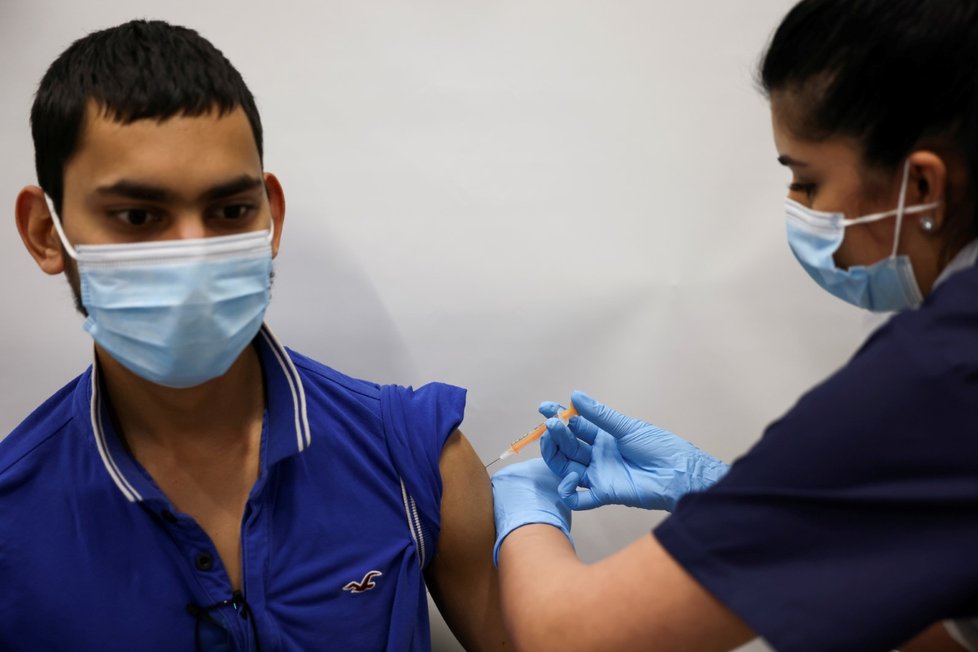 Očkování proti covid-19 vakcínou společnosti AstraZeneca v Londýně (18. 2. 2021) Očkování proti covid-19 vakcínou společnosti AstraZeneca v Londýně (18. 2. 2021)