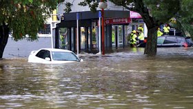 Bouře na Novém Zélandu: Zatopené předměstí New Lynn v Aucklandu