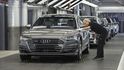 Dodávky automobilkám jsou nový segment, kde se Amazon chce prosadit. Na snímku kontrola vyrobených automobilů Audi v německém Neckarsulmu.