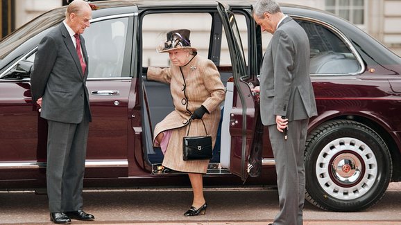 Muore la regina Elisabetta II.  Una regina diventata famosa anche per il suo amore per la guida