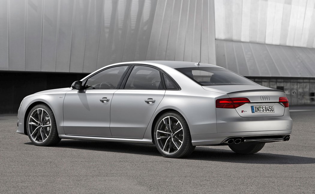 Audi S8