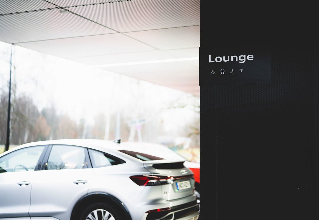 Audi charging hub