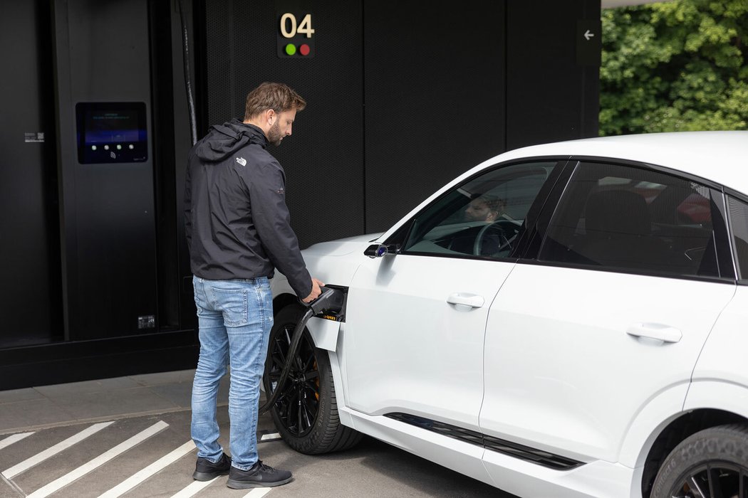 Audi charging hub