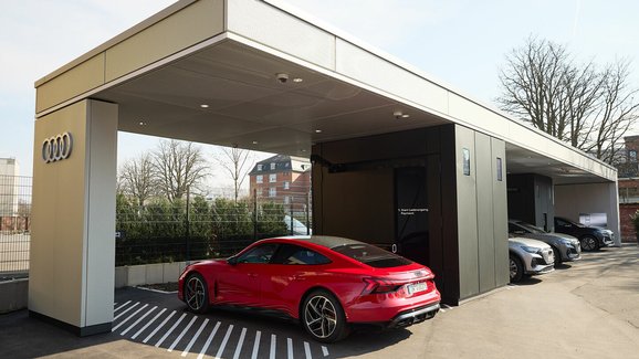 Audi otevřelo další nabíjecí centrum. Bezbariérový přístup bere vážně