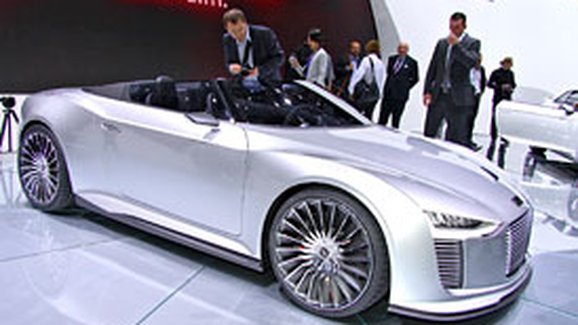 Audi e-tron Spyder: Sportovec s hybridním pohonem