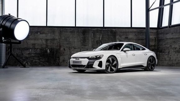 Audi e-tron GT odhaleno před premiérou. Elektrické gran turismo se podobá Porsche Taycan