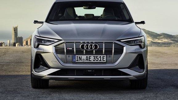 Audi má potíže s výrobou elektrického e-tronu, na vině mají být dodavatelé 