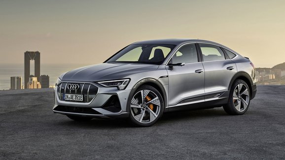 Audi e-tron Sportback vstupuje na český trh. O kolik je elektrické SUV kupé dražší než výchozí e-tron?