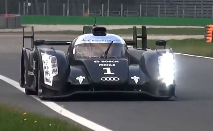 Video: Audi R18 e-tron Quattro umí zatáčky rychleji než F1