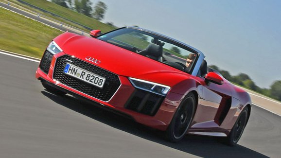 TEST Za volantem Audi R8 Spyder RWS: Exkluzivní supersportovní zadokolka pro každý den