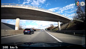 Řidič audi se řítil po dálnici na Olomoucku skoro dvousetkilometrovou rychlostí