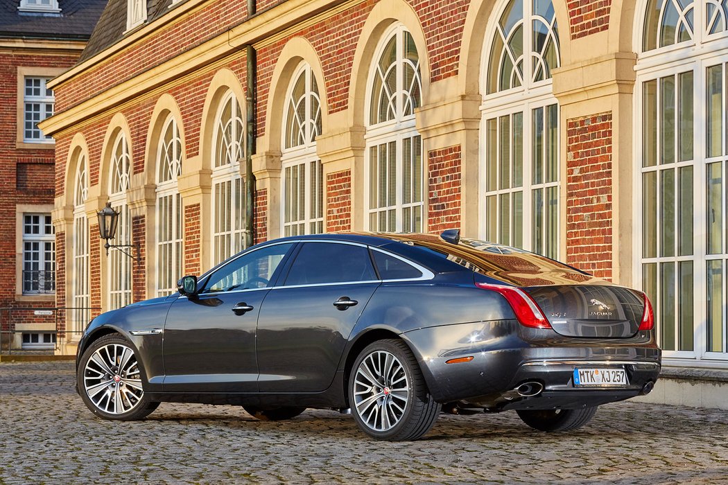 Jaguar XJ