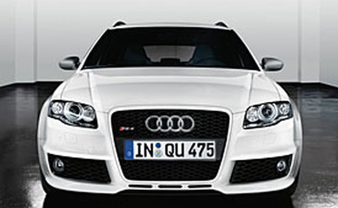 Audi vylepšuje RS4 dvěma novými balíčky: Phantom Black a Ibis White