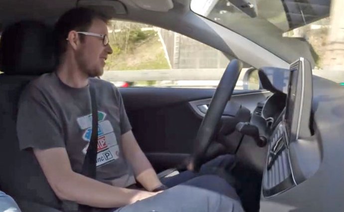 Video: Bezpilotní Audi A7 Sportback v běžném provozu