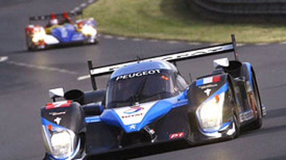 24 hodin Le Mans 2010: Trojnásobný triumf Audi, Peugeoty vyhořely