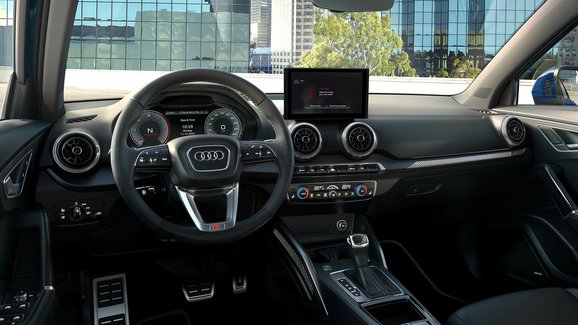 Kompaktní Audi Q2 má novou modernizaci. Největší novinkou je větší displej