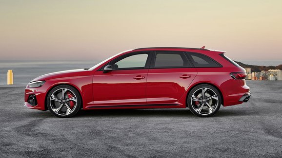 Audi RS 4 Avant po faceliftu: Má výraznější masku, lepší infotainment a pořád šestiválec