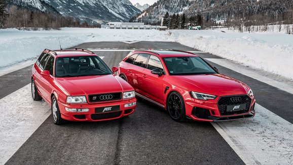 Audi RS2 se setkalo s novým RS 4 Avant. Podívejte se, jak jim to spolu sluší  
