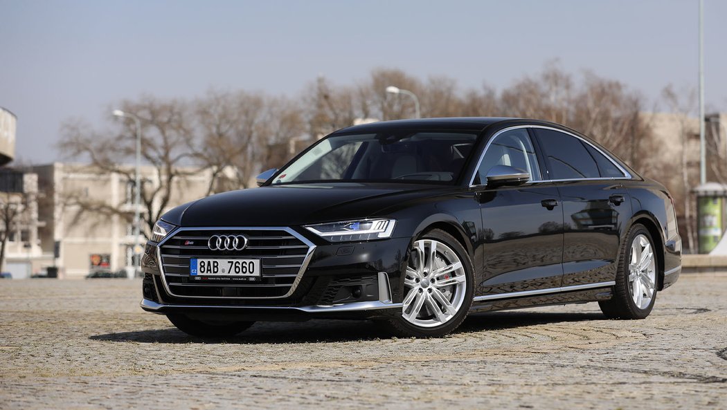 Audi S8 TFSI 420 kW quattro 