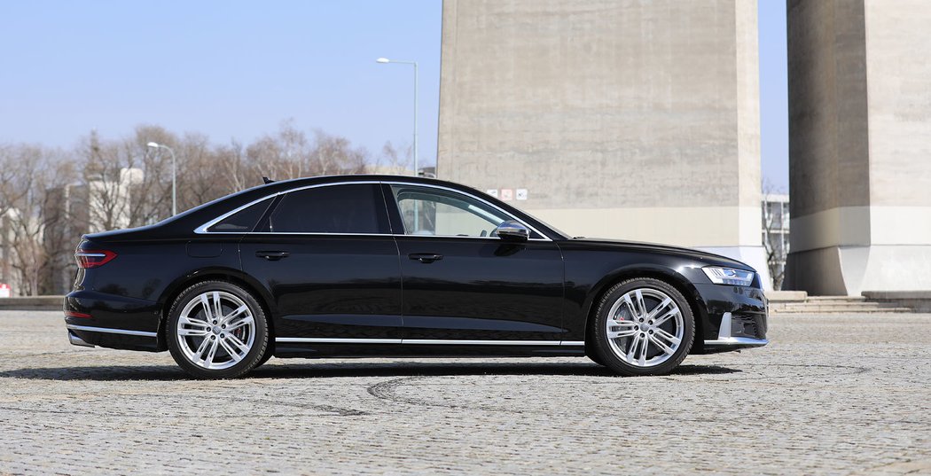 Audi S8 TFSI 420 kW quattro 