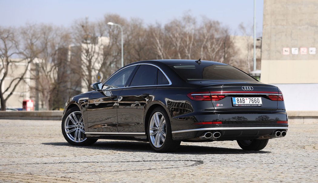 Audi S8 TFSI 420 kW quattro 