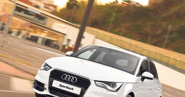 Kvůli podvodům s měřením emisí už vyšetřují i automobilku Audi