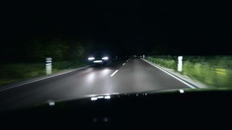 Problikáváte ostatní řidiče dálkovými světly? Může se to rychle prodražit Problikáváte ostatní řidiče dálkovými světly? Může se to rychle prodražit